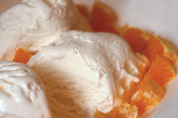 Ice-cream with slice of orange — Stock Photo, Image