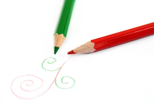 Kırmızı ve yeşil kalem — Stok fotoğraf