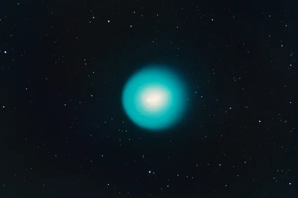 Kometen holmes bland stjärnorna — Stockfoto
