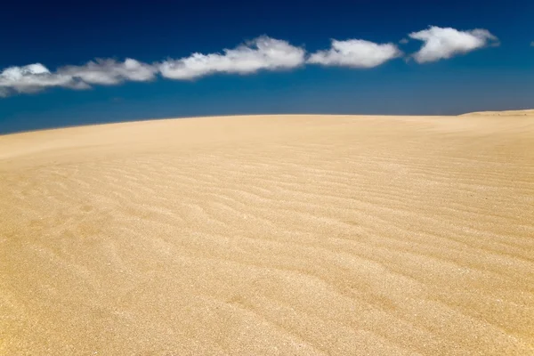 Dunas do deserto com nuvens — Fotografia de Stock