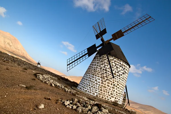 Moinho de vento espanhol em Fuerteventura — Fotografia de Stock