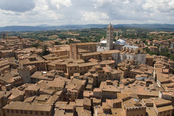 Vista del paisaje urbano de Siena — Foto de Stock