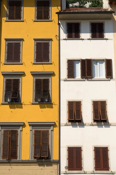 Stary windows w Toskanii, Włochy — Zdjęcie stockowe