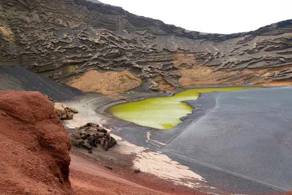 Vulkanisk krater som en strand — Stockfoto