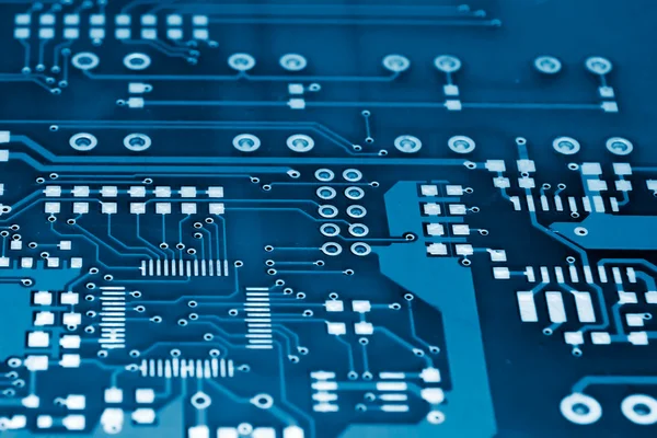 Placa de circuito impresso em azul elétrico — Fotografia de Stock