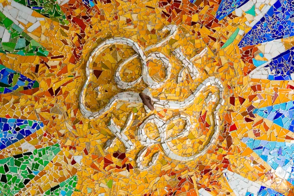 Мозаїка в парк Гуель, Барселона — стокове фото