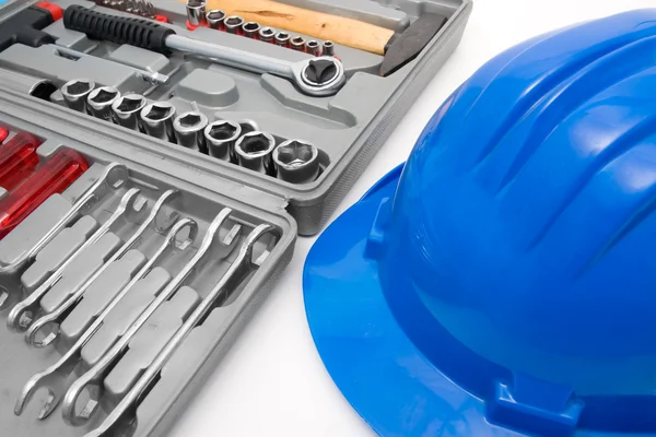 Capacete azul de segurança e caixa de ferramentas — Fotografia de Stock