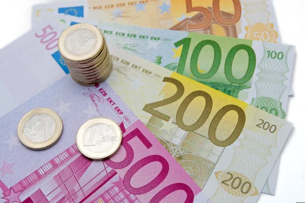 Банкноти та монети євро — стокове фото