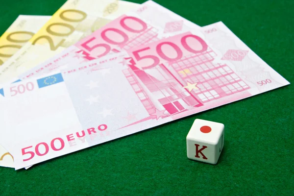 Dados de poker y billetes en euros — Foto de Stock