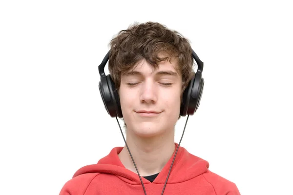 Tonåring lyssnar musik med hörlurar — Stockfoto