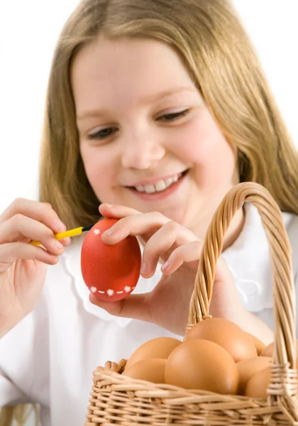 Happy girl painting easter egg — Stock Photo, Image