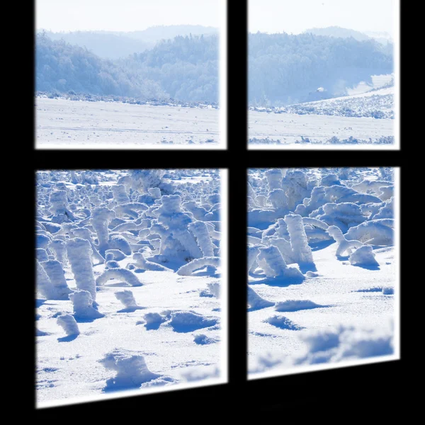 Weergave van winter storm via venster — Stockfoto