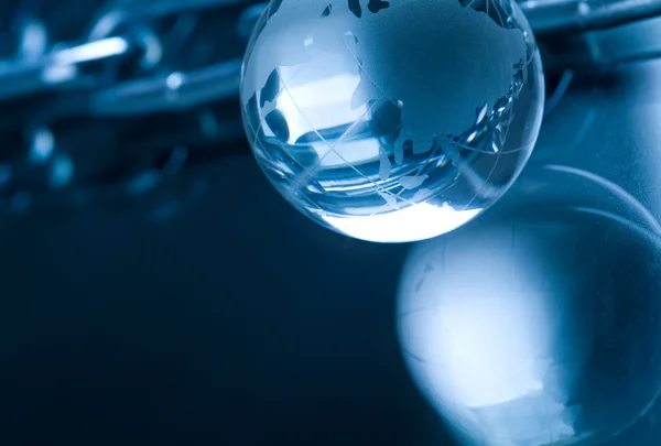 A kék környezeti fény és üvegből készült Globe — Stock Fotó