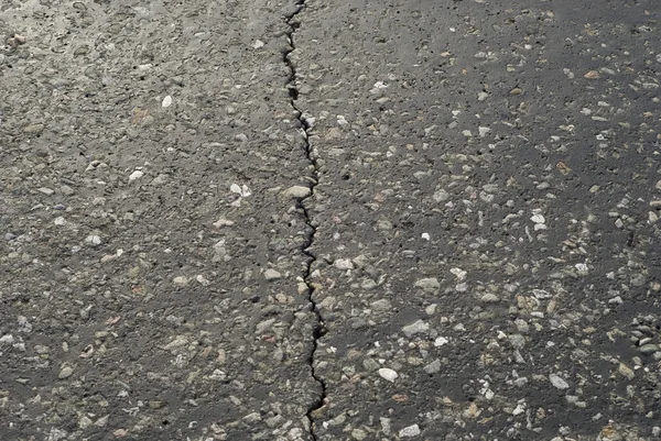 Fissura no asfalto — Fotografia de Stock
