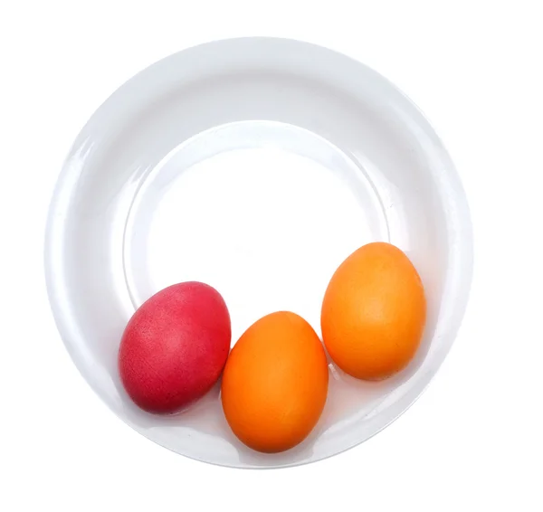 Huevos de Pascua en plato — Foto de Stock
