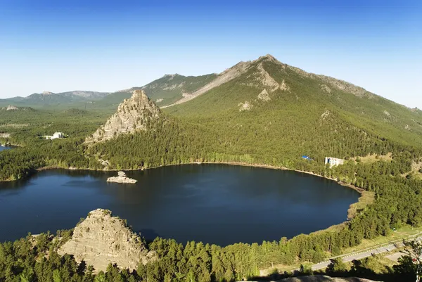 Gyönyörű hegyi tó — Stock Fotó