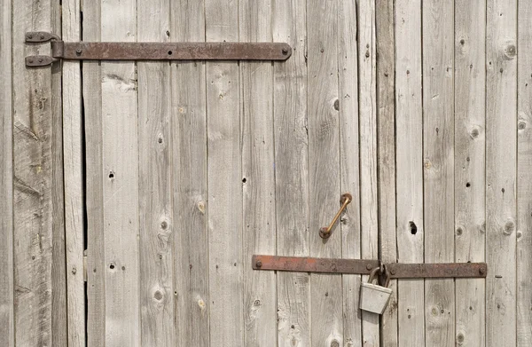 Zámek a dřevěná vrata — Stock fotografie
