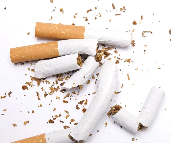 Сломанные сигареты — стоковое фото