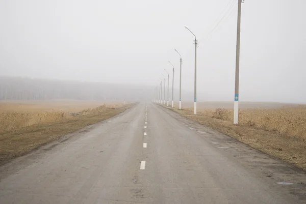 Туманная дорога — стоковое фото