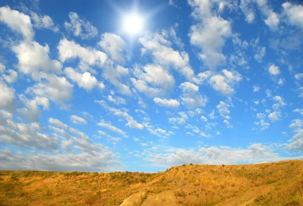 Öknen och blå himmel — Stockfoto