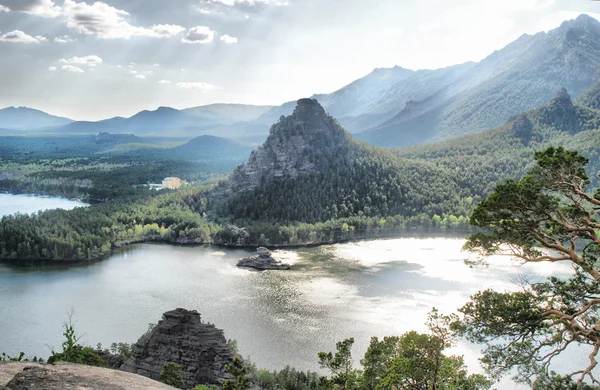 Krásné horské jezero — Stock fotografie
