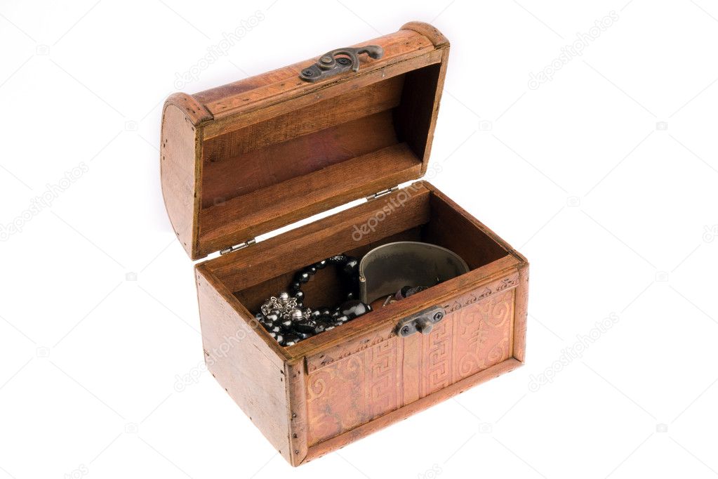 Wood box with pearls