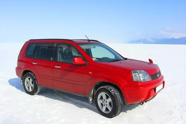 Autó a jégen, a Bajkál-tó — Stock Fotó