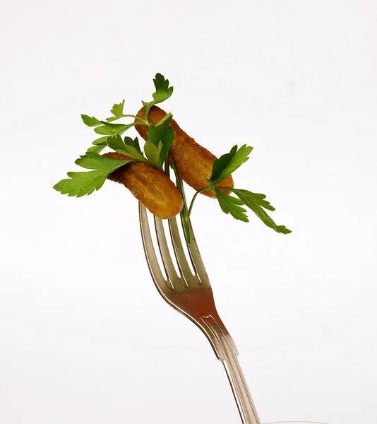Gepekelde komkommers en peterselie op vork — Stockfoto