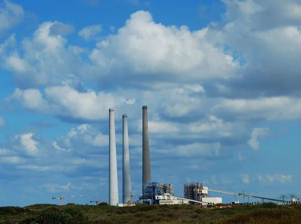 Bir fosil yakıt elektrik santrali — Stok fotoğraf