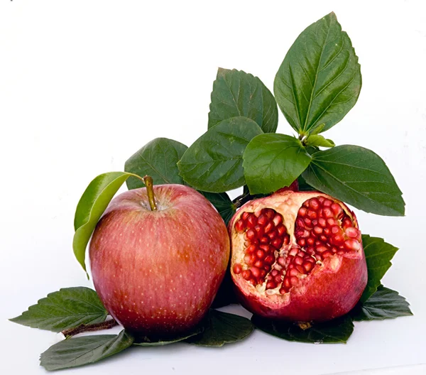 Granaatappel en apple — Stockfoto