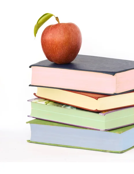 Hromadu knih a jablko — Stock fotografie