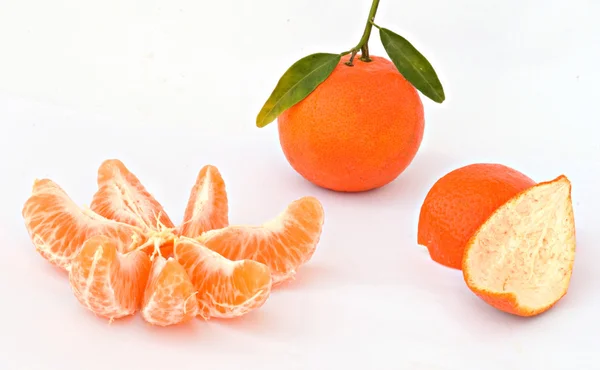 Tangerine på vit bakgrund — Stockfoto