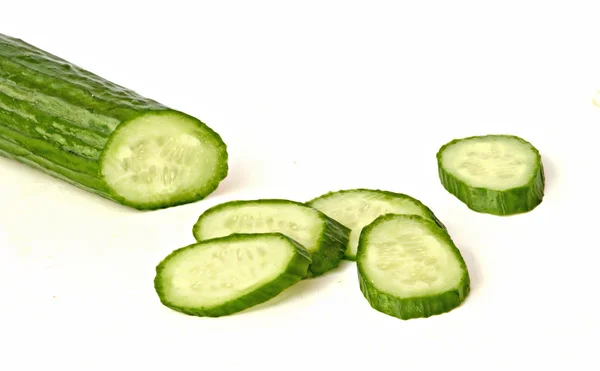 Komkommer en zijn segmenten — Stockfoto