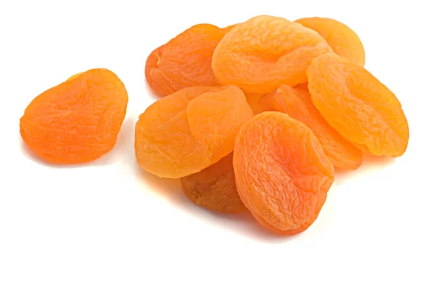 Torkade aprikoser på vit bakgrund — Stockfoto