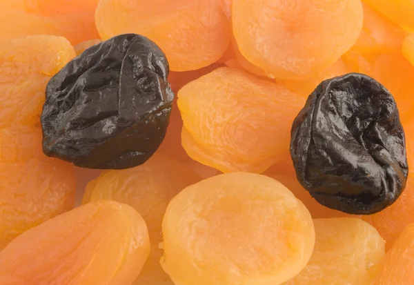 Sušené meruňky a švestky — Stock fotografie