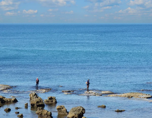 Pêcheurs à marée basse de la Méditerranée — Photo