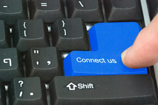 Schlüssel mit lable "verbinden Sie uns" — Stockfoto