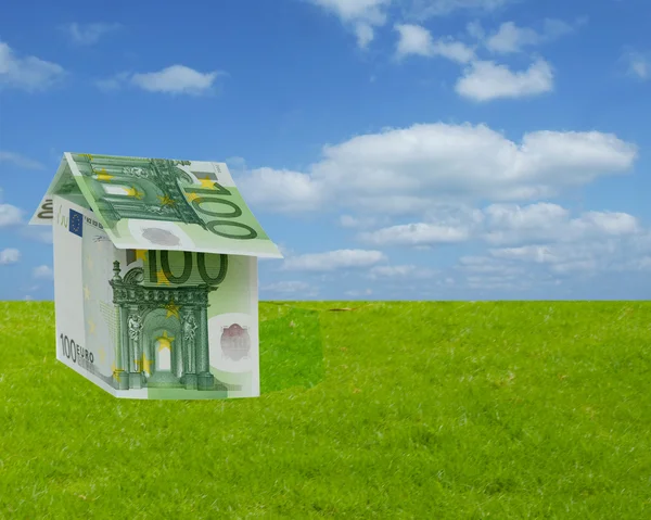 Money home on scenic background — Stock Photo, Image