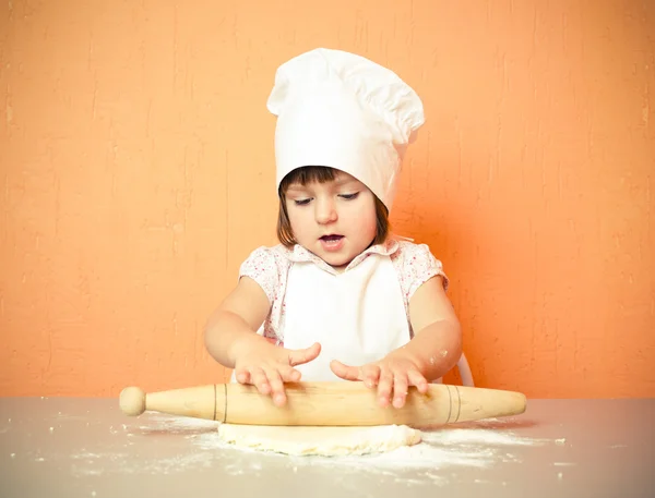 Mladá kuchařka — Stock fotografie