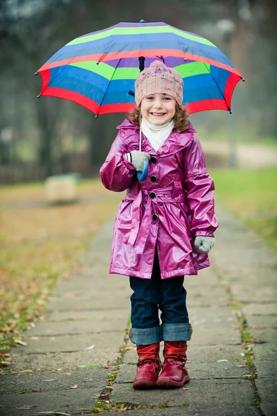 傘を差した女の子 — ストック写真