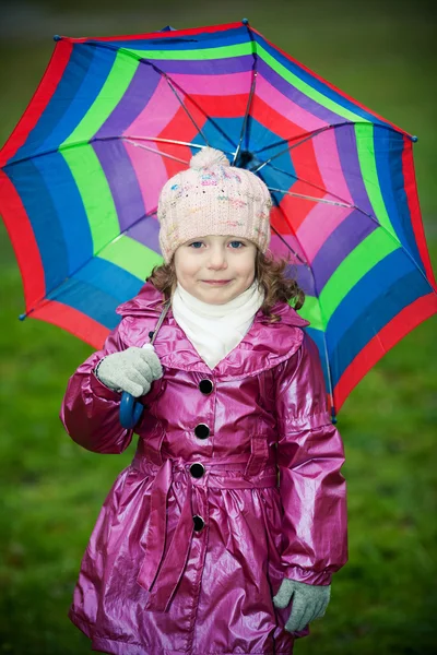 带着伞的女孩 — 图库照片