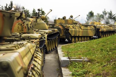 Tanklar, askeri eylem sütunu