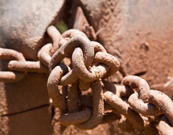 Primer plano de una cadena oxidada —  Fotos de Stock