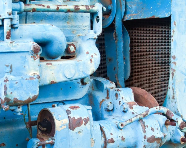 Rusted Blue tracktor — Stock Photo, Image