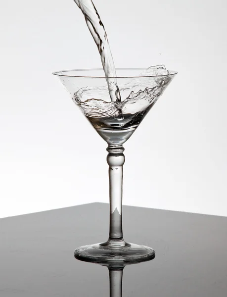 Water pouring into a Martini glass — Stock Photo, Image