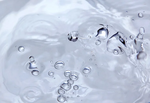 Wassertropfen an der Oberfläche — Stockfoto