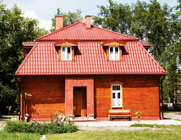 Красный дом — стоковое фото