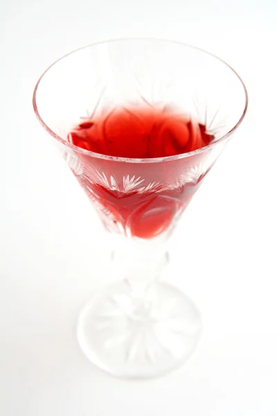 Vidro de cristal com licor vermelho — Fotografia de Stock
