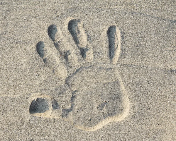Stoppschild im Sand — Stockfoto