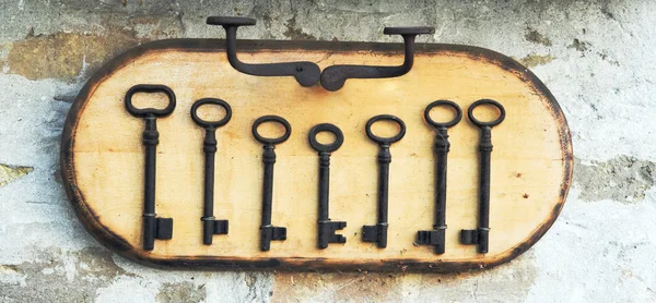 Старый ржавый ключ — стоковое фото